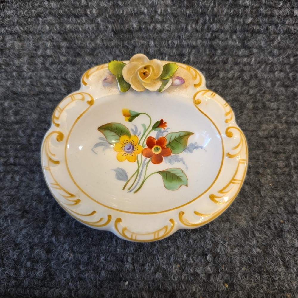 Vintage Handarbeit Porcelain‎ Flower Trinket Dish Rococo White Small Ornament